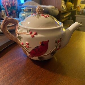 Harry and David Cardinal Ceramic lidded Teapot, perfect